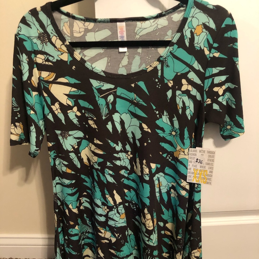 Lularoe XXS (fits a small) NWT top